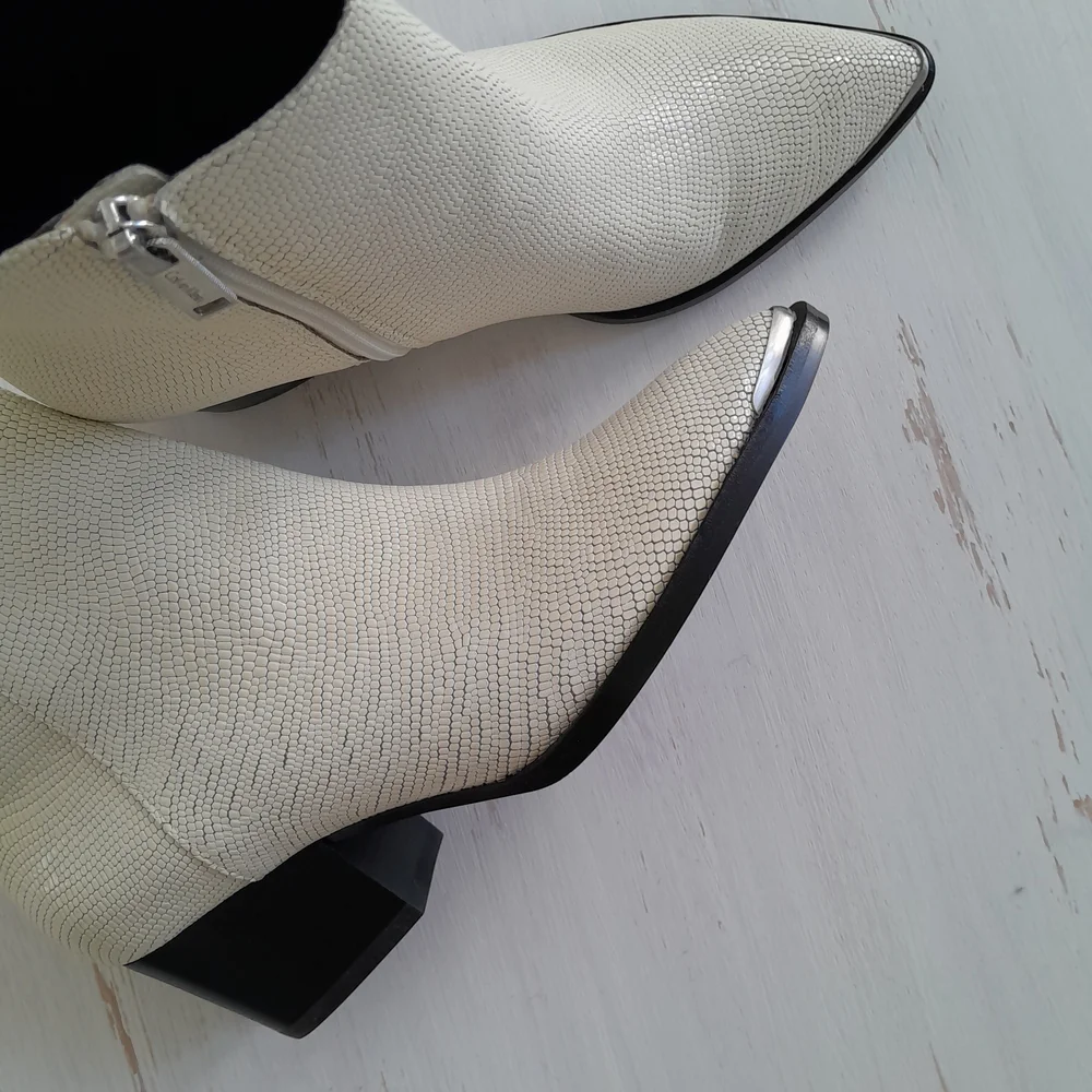 Calvin Klein Jeans Narice Ivory Pointed Toe Ankle Boots Block Heel Size 6